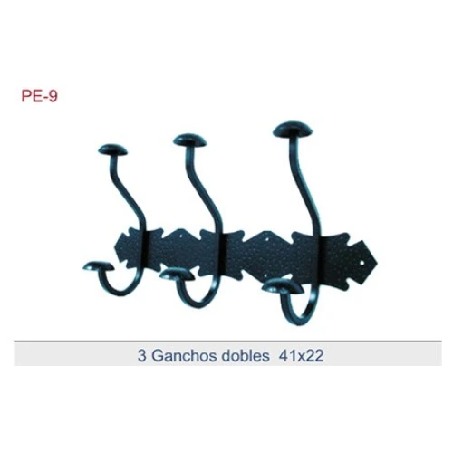 Percha clásica de forja con doble gancho.