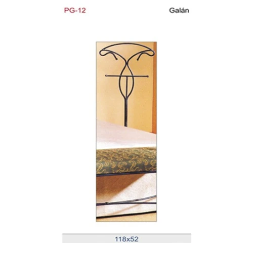 Galan con remates decorativos para dormitorios.